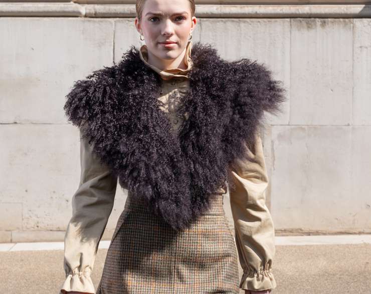 От ретро к тренду: горжетка, которая делает любой образ богаче и загадочнее От ретро к тренду: горжетка, которая делает любой образ богаче и загадочнее