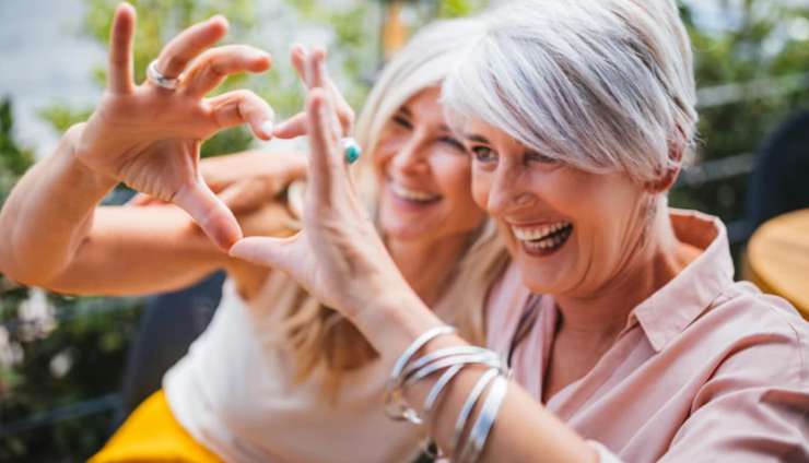 Новая сила зрелости: кто такие квинэйджеры и чем они удивляют мир