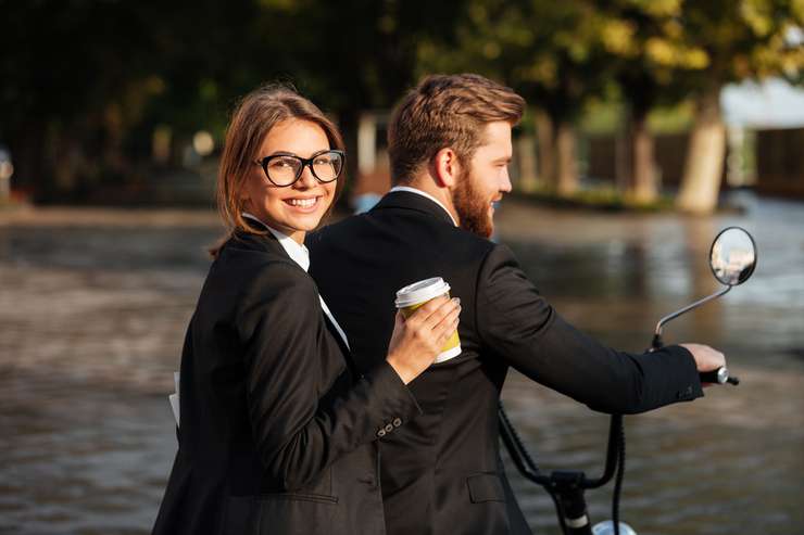 Почему умные женщины выбирают медленные свидания: новый тренд Почему умные женщины выбирают медленные свидания: новый тренд