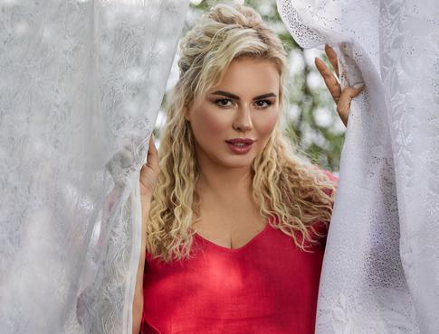 Анна Семенович раскрыла детали отношений с возлюбленным Денисом и их знакомство