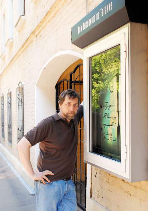 «Наверное, я бы хотел в чем-то походить на отца. Он был необыкновенно обаятельным и легким человеком. У меня этого нет». «Наверное, я бы хотел в чем-то походить на отца. Он был необыкновенно обаятельным и легким человеком. У меня этого нет».