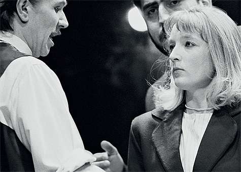 Гэри Олдман и его первая супруга Лесли Менвилл в фильме «Серьезные деньги», 1987 год.