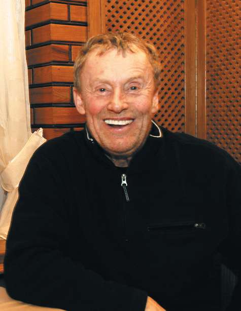 По словам актера, в хорошей компании он с удовольствием употребляет национальный русский напиток. фото: Геннадий Авраменко По словам актера, в хорошей компании он с удовольствием употребляет национальный русский напиток. фото: Геннадий Авраменко