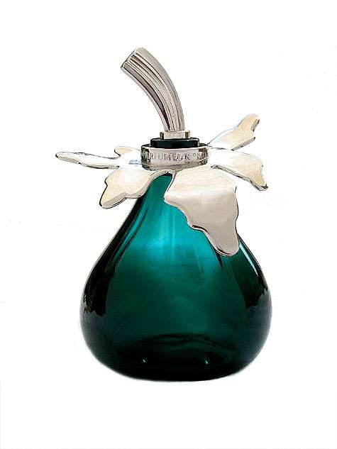 Коллекционный флакон аромата Figuir от L’Artisan Parfumeur выполнен в виде плода фигового дерева.