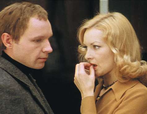 Вот уже 35 лет Надя Шевелева в исполнении Барбары Брыльской является одной из самых любимых киногероинь. В 1975 году во время съемок фильма такого успеха, естественно, никто не ожидал. Вот уже 35 лет Надя Шевелева в исполнении Барбары Брыльской является одной из самых любимых киногероинь. В 1975 году во время съемок фильма такого успеха, естественно, никто не ожидал.