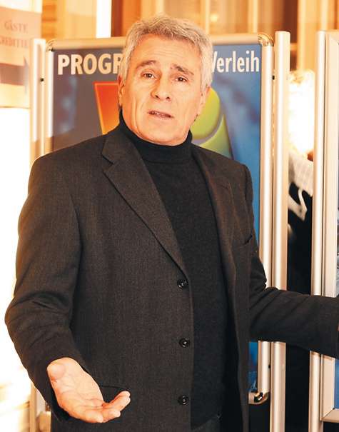 Гойко Митичу 13 июня исполнится 71 год. Он до сих пор снимается в кино и нравится женщинам. Гойко Митичу 13 июня исполнится 71 год. Он до сих пор снимается в кино и нравится женщинам.