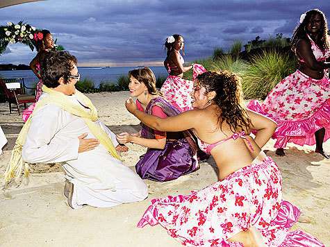 Годовщину свадьбы Дмитрий и Полина отметили красочным обрядом на острове Маврикий.