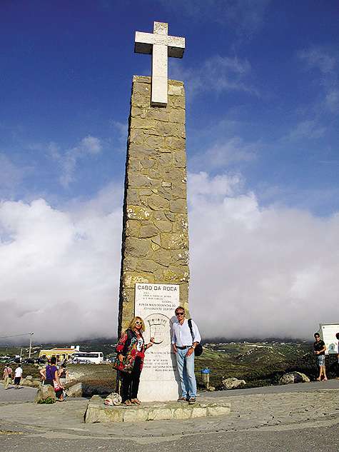 Кабо да Рока — самая западная точка Европы — расположена на Мадейре. На память от посещения этого места туристам выдаются специальные свидетельства.