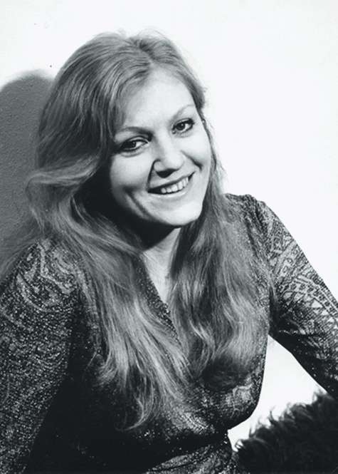 В СССР Анну Герман считали советской певицей и искренне переживали ее раннюю смерть от рака. В СССР Анну Герман считали советской певицей и искренне переживали ее раннюю смерть от рака.