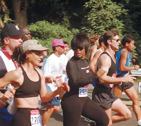Когда Опра почувствовала проблему с лишним весом, она занялась бегом и с тех пор не раз участвовала в различных беговых марафонах в США.