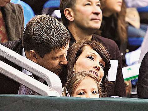 Евгений и Мария спустя девять лет вновь проводят время вместе. Евгений и Мария спустя девять лет вновь проводят время вместе.