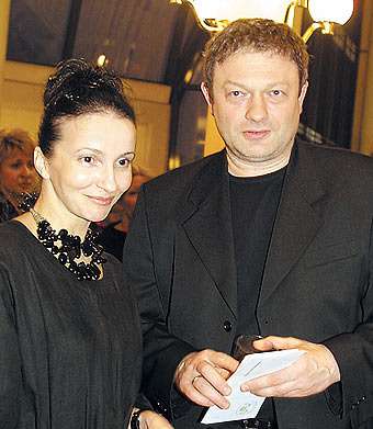 С мужем, режиссером Романом Козаком, Сигалова вместе уже шестнадцать лет.
