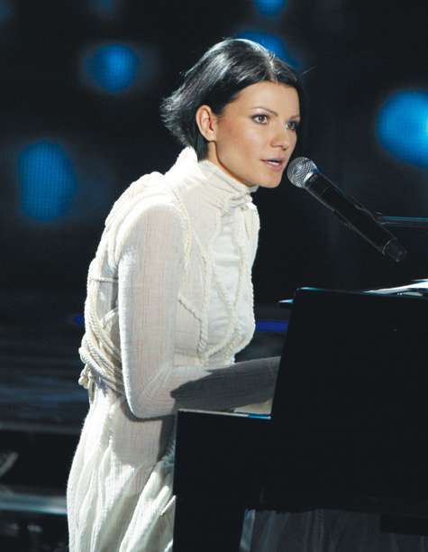 В свой последний конкурсный день Виктория аккомпанировала себе на рояле, исполнив песню собственного сочинения. Фото: Алексей Ладыгин.