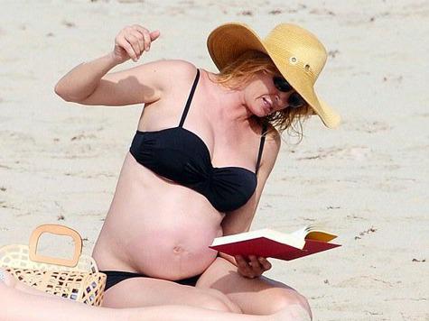 Беременная Ума Турман продемонстрировала живот