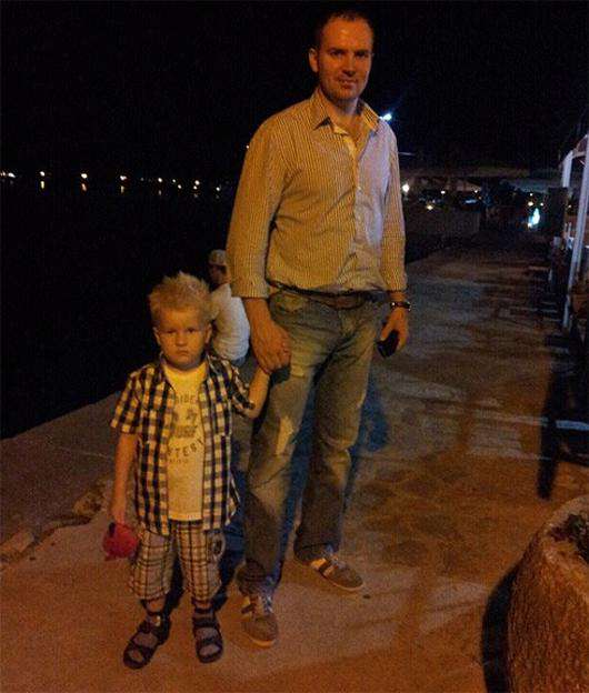 Сергей Жорин с сыном. Фото: Twitter.com.