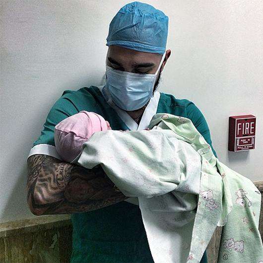 Тимати с новорожденной новостью Фото: Instagram.com.