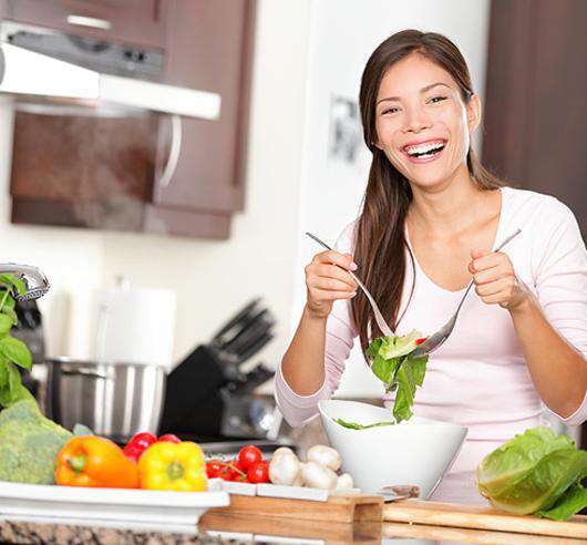 Какая еда делает девушек счастливыми? Фото: Fotolia/PhotoXPress.ru.