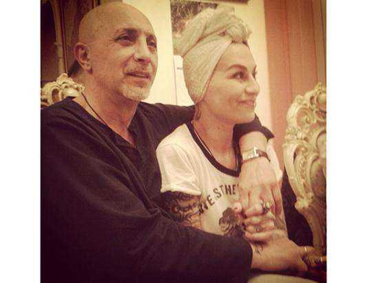 Наргиз Закирова и ее муж Филипп гордятся своим новым званием дедушки и бабушки. Фото: Instagram.com/ rocknnargiz.