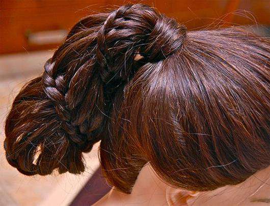 Прическа «спиральная коса в хвосте». Фото: Анастасия Варганова.