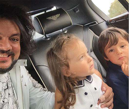Филипп Киркоров с детьми. Фото: Instagram.com/fkirkorov.
