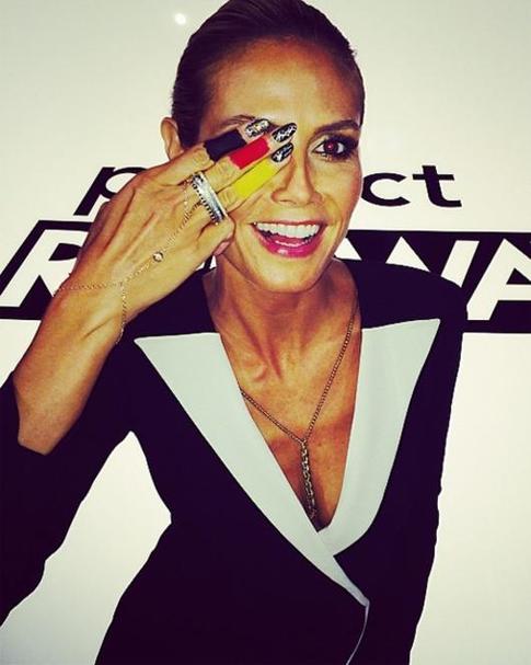 Хайди Клум выложила в соцсеть снимок топлес