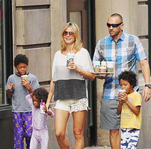 Хайди Клум на утренней прогулке с ее детьми. Фото: Startracks Photo/Fotodom.ru.