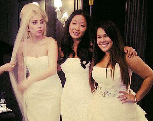 Леди Гага с подругами. Фото Twitter.com.