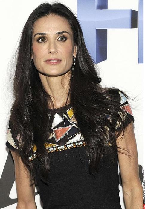 Дочки Деми Мур оградят себя от матери через суд