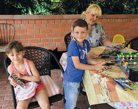 Маргарита Суханкина с детьми. Фото: материалы пресс-служб.