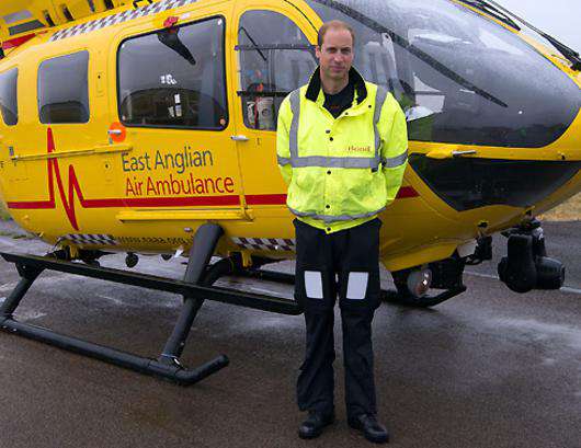 Принц Уильям стал пилотом вертолета скорой помощи. Фото: Rex Features/Fotodom.ru.