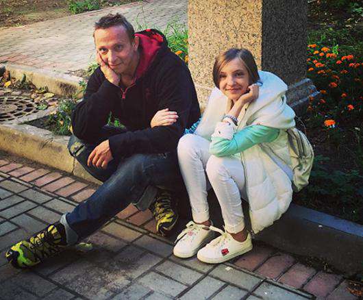 Иван со своей будущей крестной дочерью Дусей. Фото: Instagram.com/psykero1477.