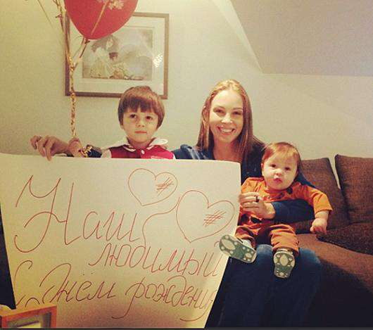 Первыми Дмитрия Диброва с юбилеем поздравили жена Полина и дети. Фото: Instagram.com/polinadibrova_dmitrydibrov.