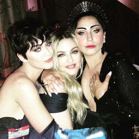 Мадонна и Кэти Перри нарушили запрет Анны Винтур на селфи. Фото: Instagram.com/madonna.