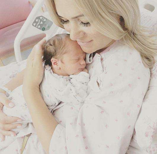 Виктория Макарская с новорожденным Иваном перед выпиской. Фото: Instagram.com/makarskie.