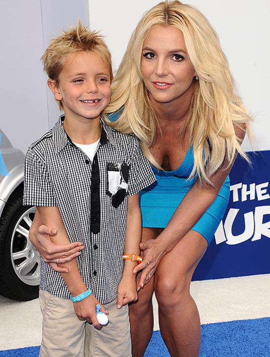 Бритни Спирс с сыном Престоном. Фото: Startracks Photo/Fotodom.ru.