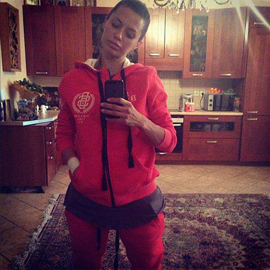 Виктория Боня в новом спортивном костюме. Фото: Instagram.com.