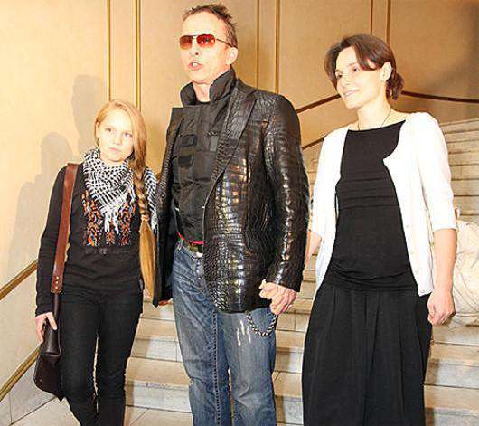 Иван Охлобыстин с женой и дочкой.