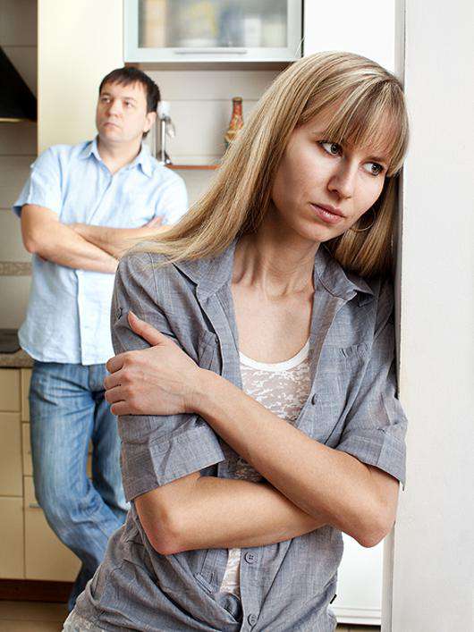 Иногда супруги неосознанно используют проблемы, чтобы спасти семью. Фото: Lori.ru.