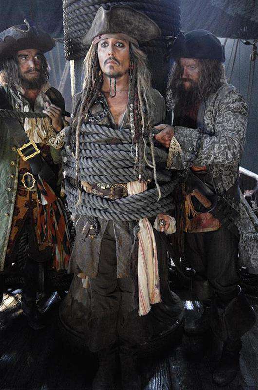 Джонни Депп на съемках фильма «Пираты Карибского моря 5: Мертвецы не рассказывают сказки». Фото: Twitter.com/@BRUCKHEIMERJB.