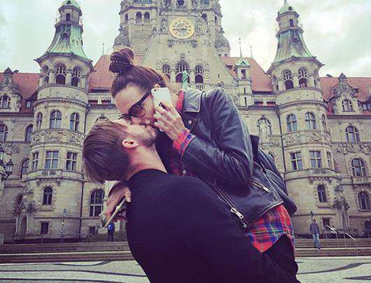 Екатерина Варнава и Константин Мякиньков во время гастролей по Германии. Фото: Instagram.com/kativarnava.