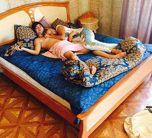Лариса Копенкина и ее молодой возлюбленный Юрий Шарапов. Фото: Instagram.com/Larakopenkina. 