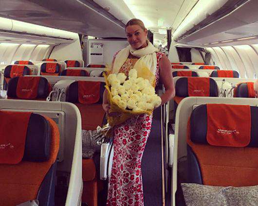 Вчера Анастасия Волочкова улетела отдыхать в Турцию. Фото: Instagram.com/volochkova_art.