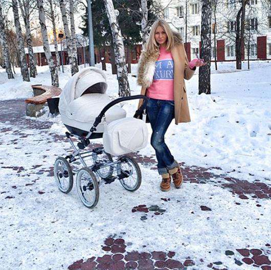 Элина Камирен с новорожденной дочерью. Фото: Instagram.com/elina_kamiren_.