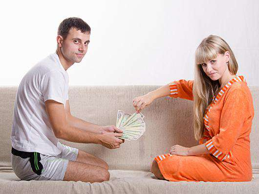 Семейный бюджет - самое подходящее поле для ссор. Фото: Lori.ru.