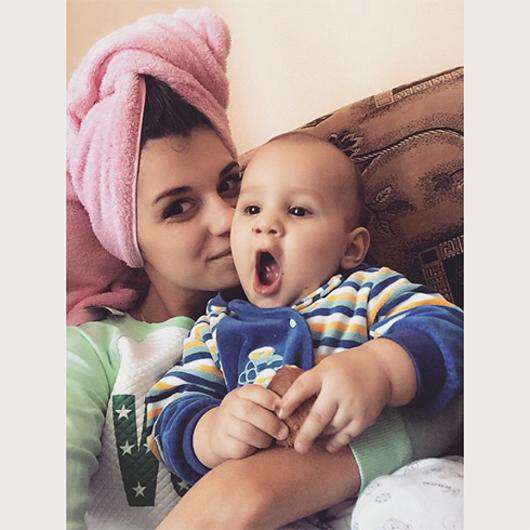 Алиана Гобозова с сыном Робертом. Фото: Instagram.com/aliana1001.