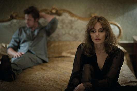 Джоли уверяет, что с возрастом ей и Брэду вместе становится все комфортнее. На фото: кадр из фильма Лазурный берег.
