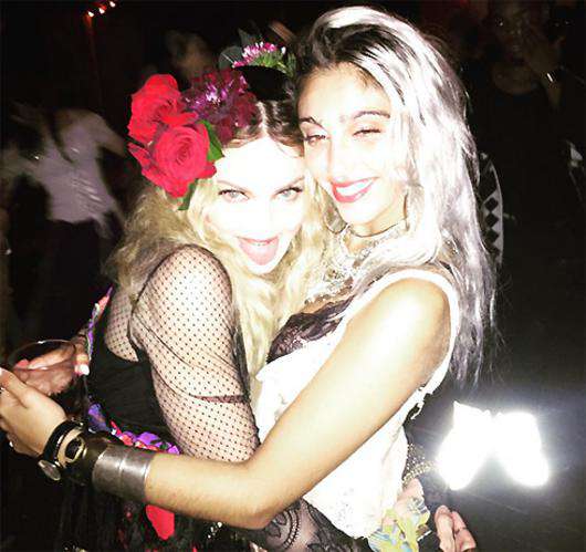 Мадонна с дочерью на своем дне рождения. Фото: Instagram.com/madonna.