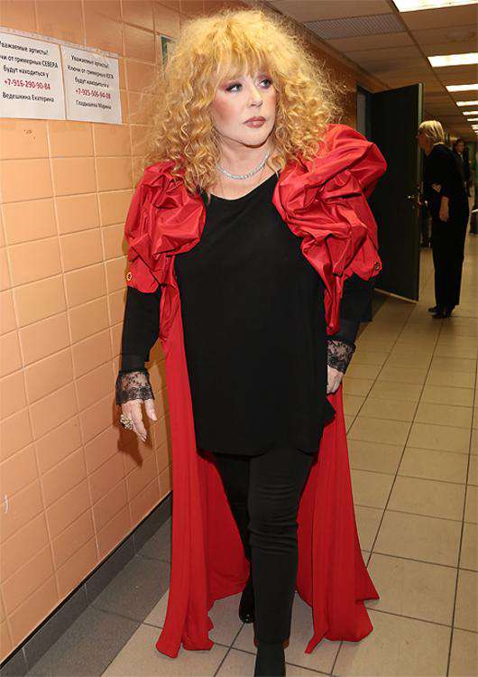 Алла Пугачева.