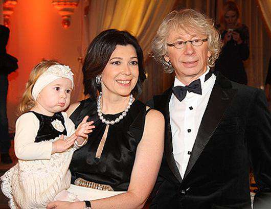 Аркадий Укупник с женой и дочерью.