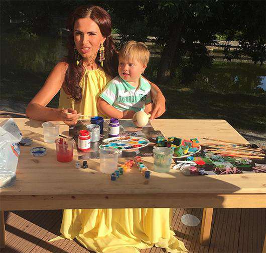 Эвелина Бледанс с сыном Семеном. Фото: Instagram.com/bledans.